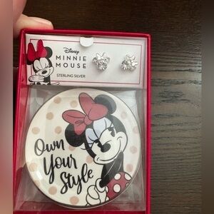 NWT Sterling Silver 925 Minnie Mouse clear crystal earrings w/dish.